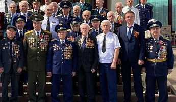 Юрий Яковлев и Александр Овсянников поздравили ветеранов ВОВ